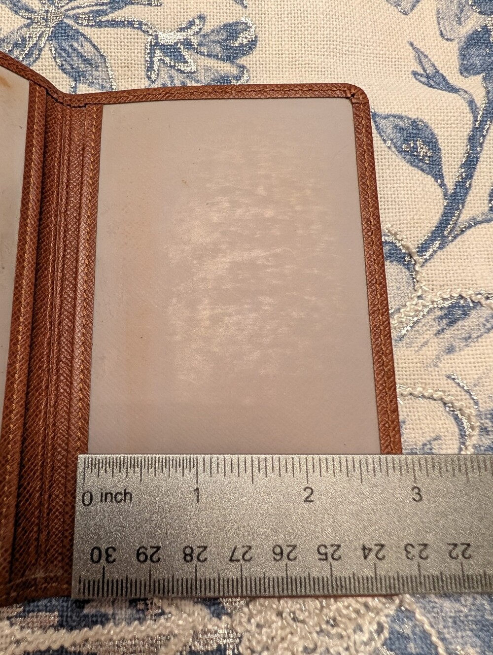 Authentic Vintage Louis Vuitton Taiga Leather ID/Photo Holder In Brown Unisex - Picture 9 of 12